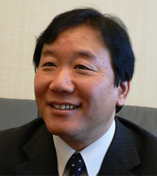 城井　真純氏